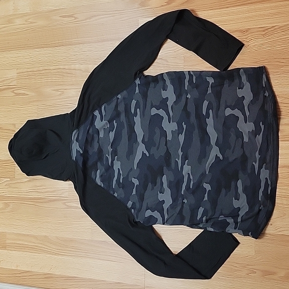Express women lightweight camo hoodie size medium - Picture 2 of 8